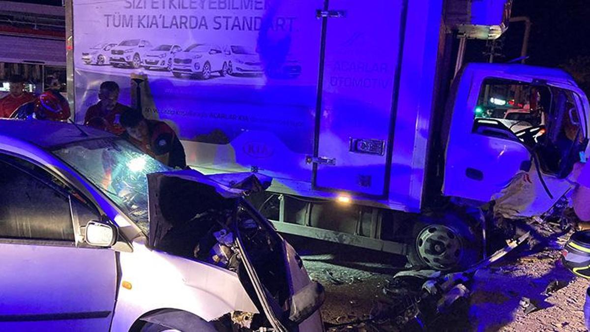 Bodrum'da otomobille kamyonet çarpıştı: 4 yaralı