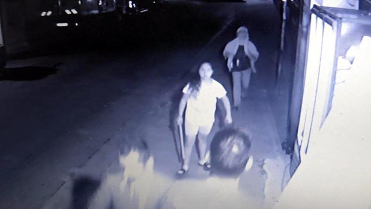 Gece yarısı ilginç olay! Kız çocuğu sopayla kovaladı: '5 gündür eve gelmiyorsun'