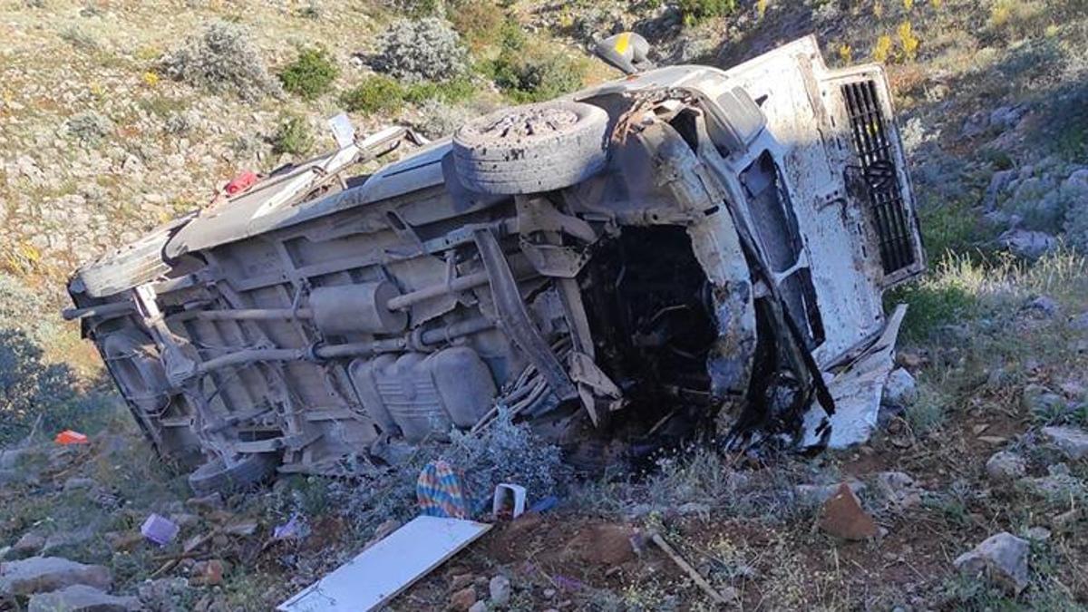 Tarım işçilerini taşıyan minibüs devrildi: 2 ölü, 17 yaralı