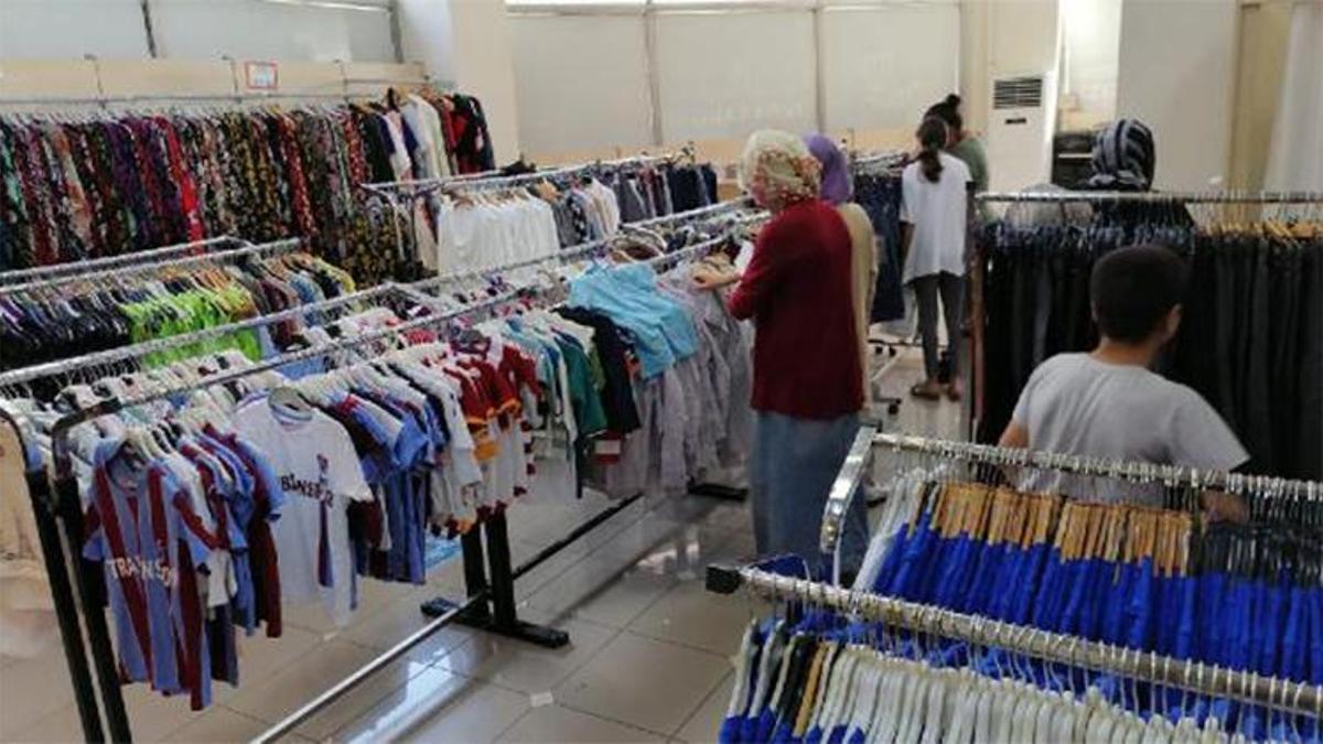 'Hayır Çarşısı' ile 73 bin 300 aileye kıyafet ve ayakkabı yardımı yapıldı