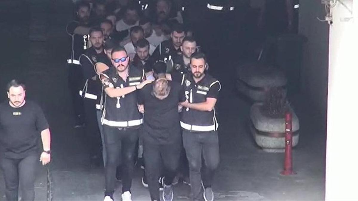 Sarallar grubuna operasyon! Gözaltına alınan 31 şüpheli adliyeye sevk edildi
