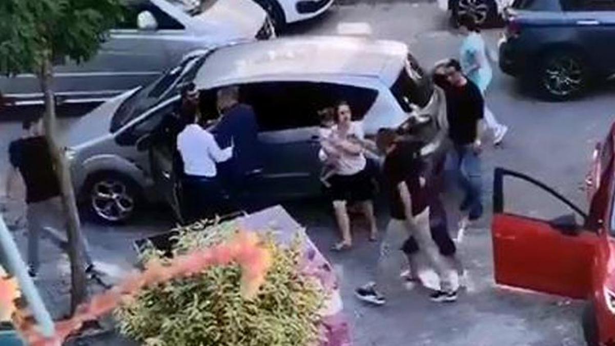 Avcılar'da yol verme kavgasında sürücü bıçak çekti