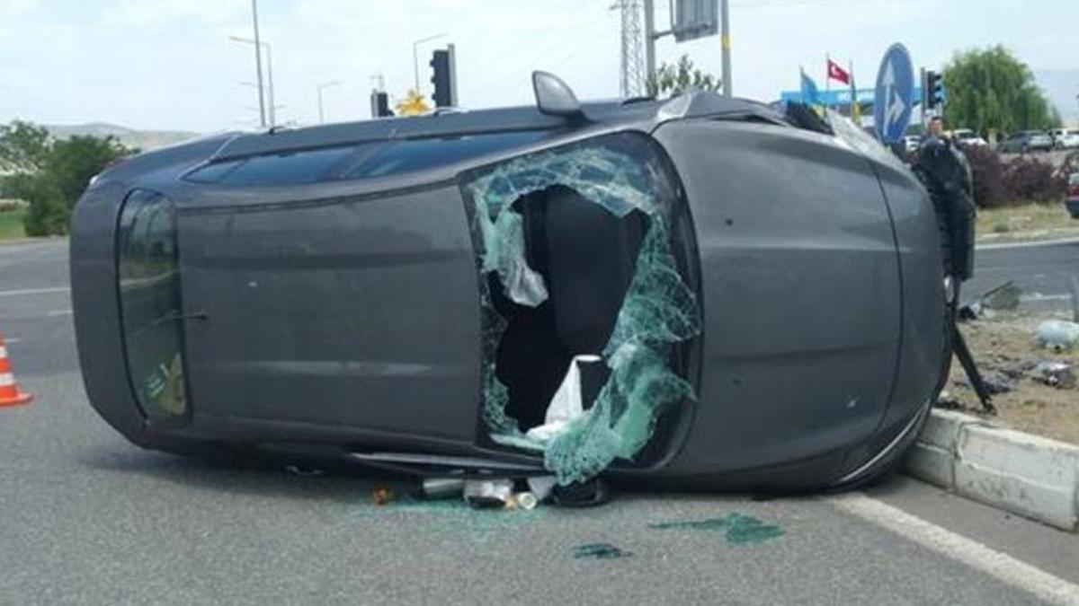 Bingöl'de otomobiller çarpıştı: 5 yaralı