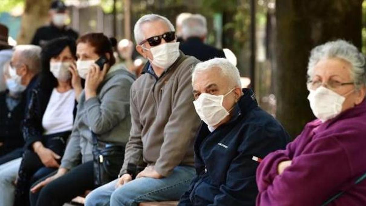 Bakan Koca'dan 50 yaş üstü için kritik uyarı: Israrla öneriyoruz