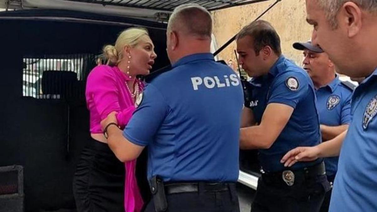 Kaza yapan alkollü kadın turist polisleri çileden çıkardı