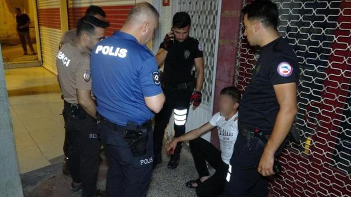 Eşiyle alışveriş yapan kadına laf atınca meydan dayağı yedi