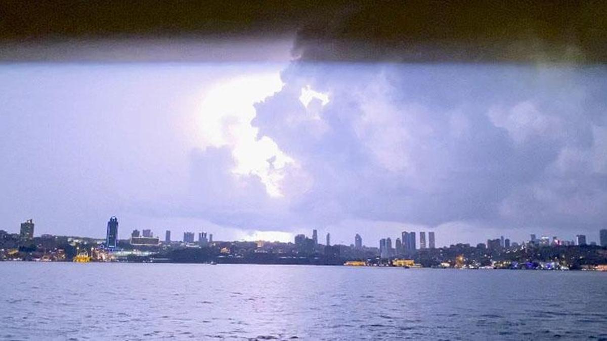 İstanbul’da yağmur ne kadar sürecek? İstanbul’da son durum ne? Yarın yağmur var mı? İstanbul Valisi Yerlikaya’dan yağmur uyarısı!