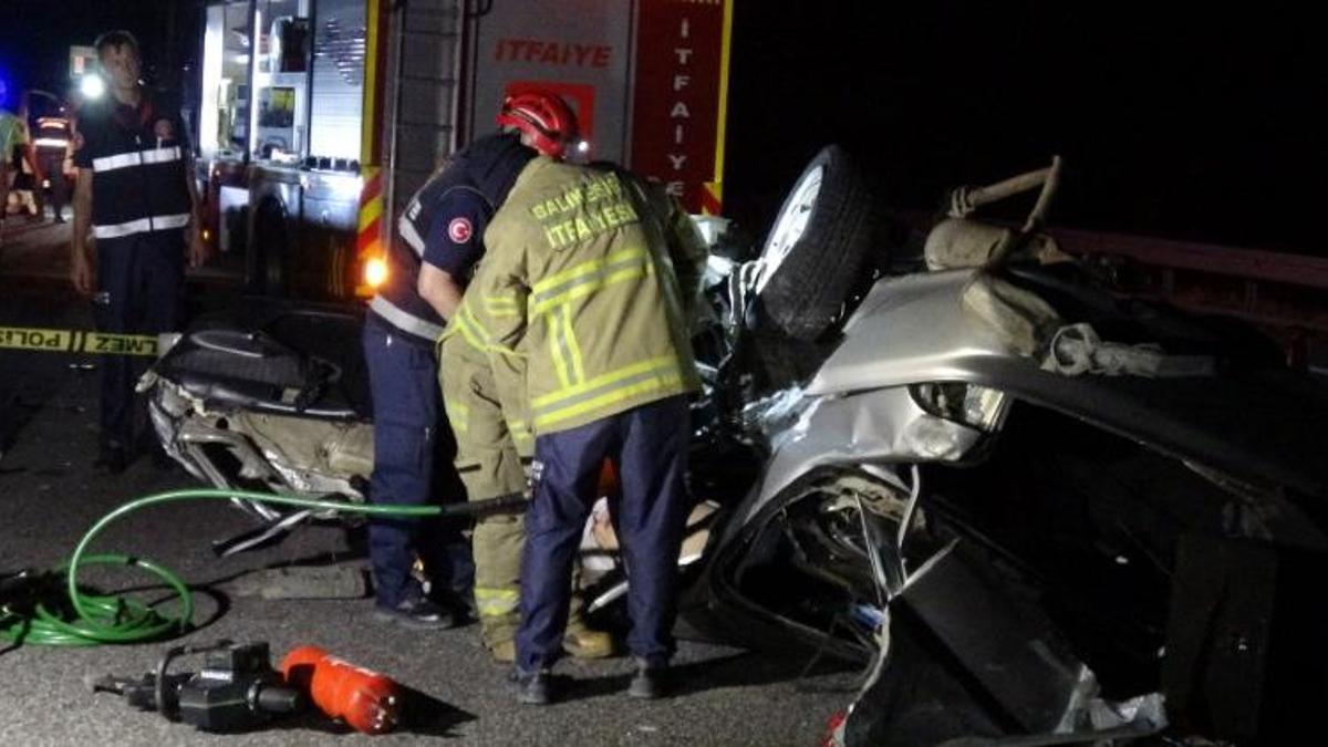 Balıkesir’de otomobil bariyere çarptı: 3 ölü, 2 yaralı