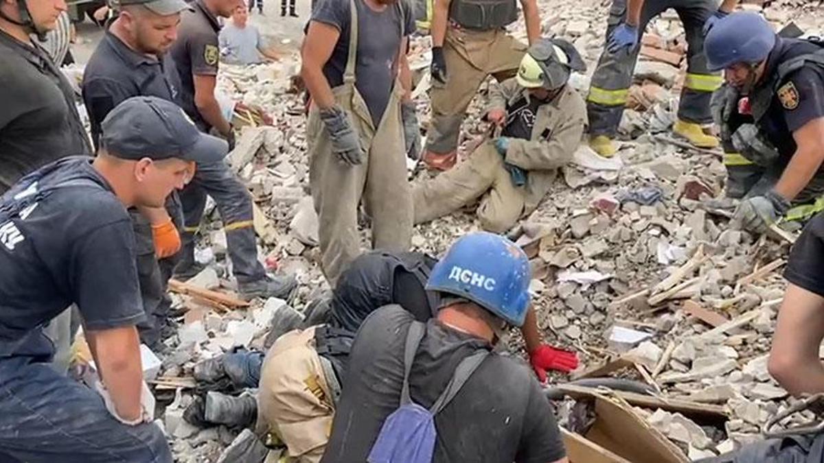 Ukrayna’ya roket saldırısı: 15 ölü, 6 yaralı