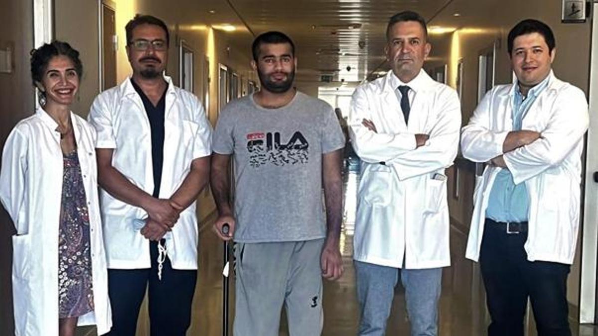 Uyanık hastaya beyin tümörü ameliyatı gerçekleştirildi