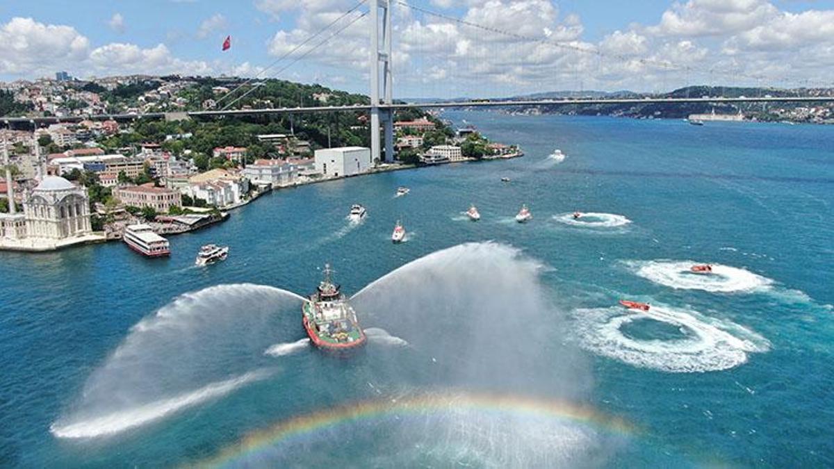 Kıyı Emniyet Genel Müdürlüğü'nden Boğaz'da saygı seyri
