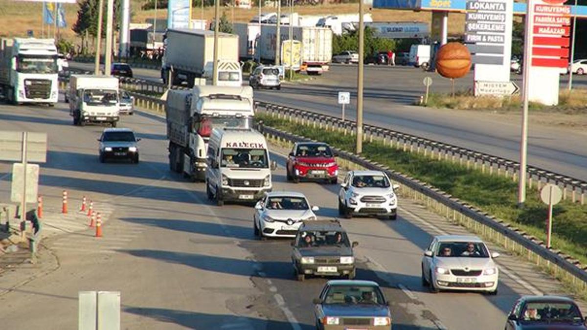 Bayram tatili sonrası dönüş çilesi başladı! Birçok noktada yoğunluk var