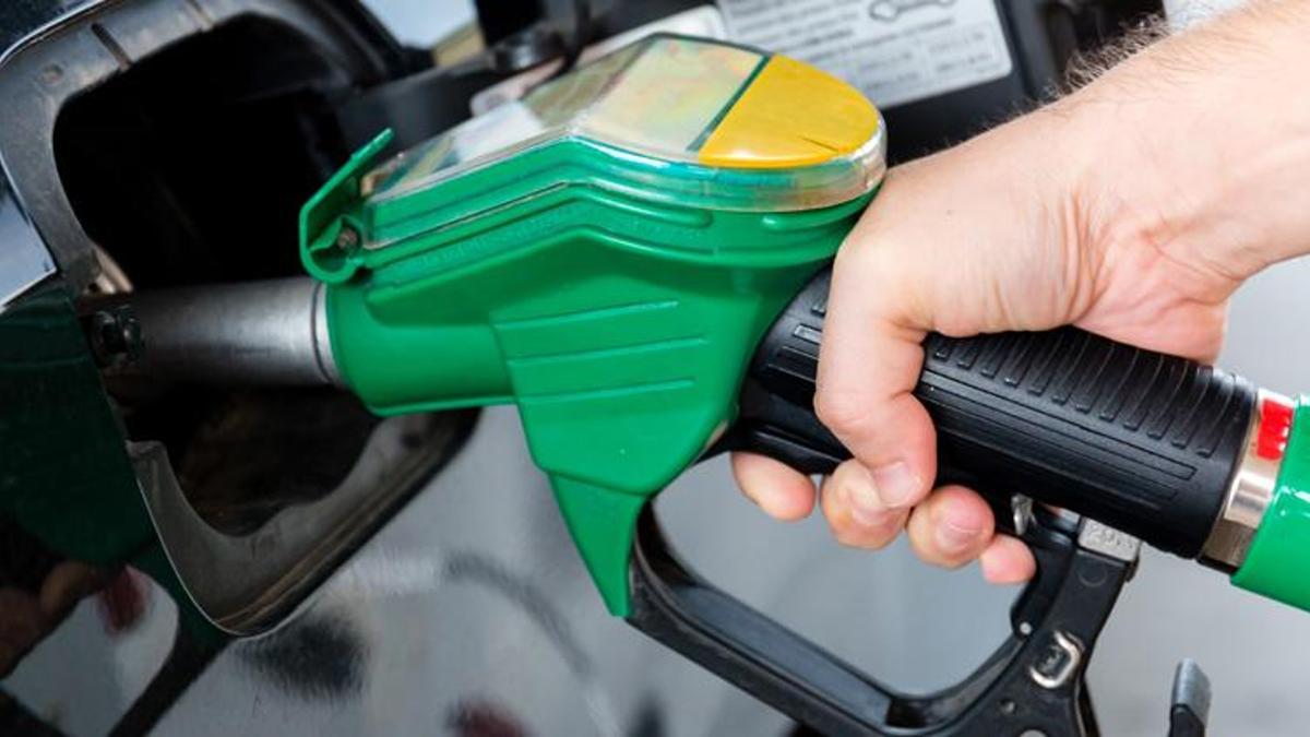 Akaryakıt fiyatlarıyla ilgili son dakika! İndirim ve zam peş peşe geldi! Benzin, motorin, LPG...