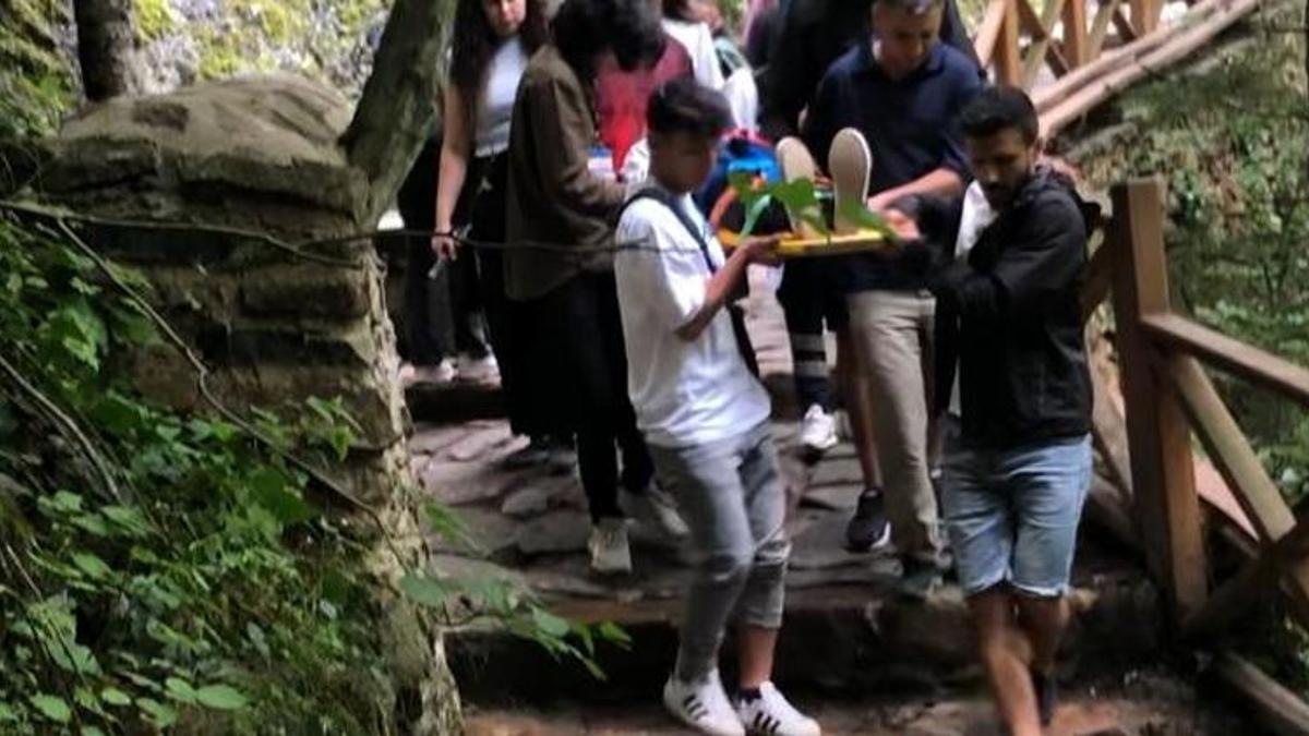 Sümela Manastırı'na gidilen patikada taş düştü; 2 yaralı