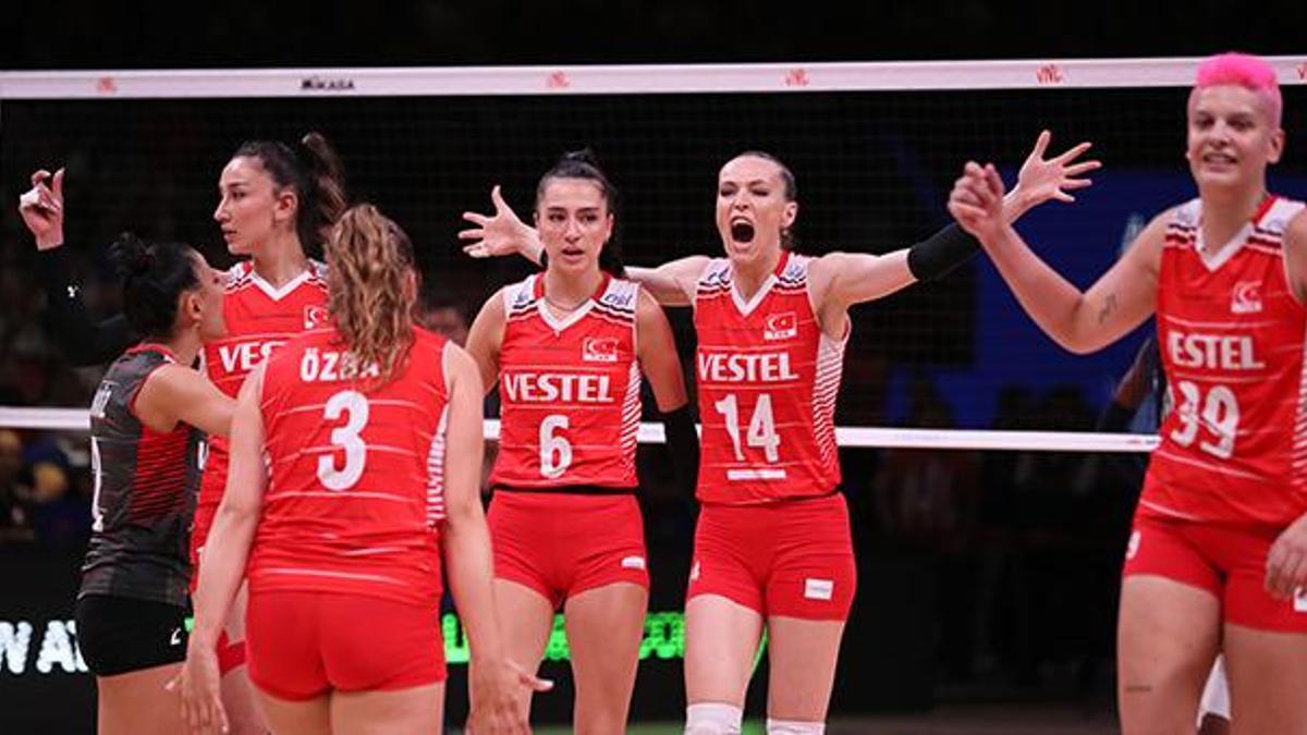 Türkiye 0-3 İtalya! Filenin Sultanları final şansını kaybetti