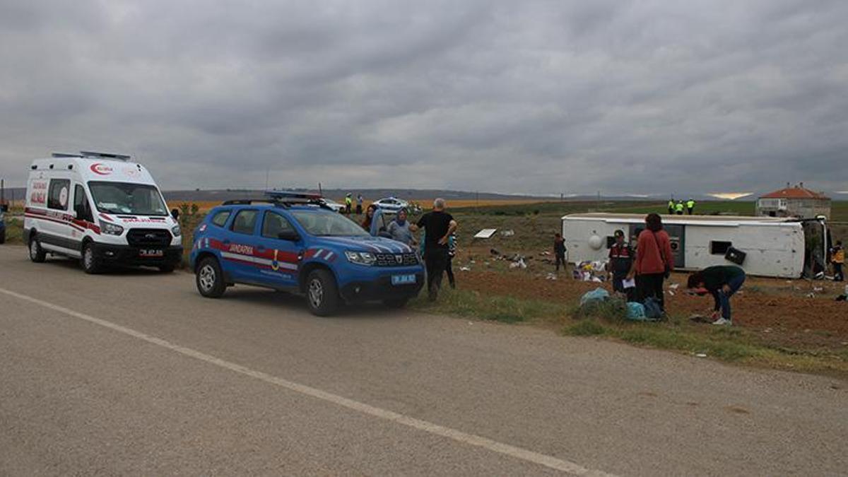 Kayseri'de otobüs şarampole devrildi: Çok sayıda yaralı...