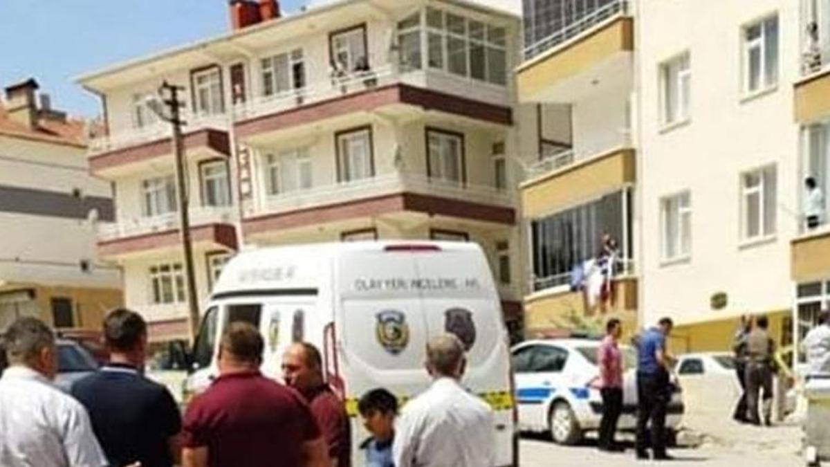Dedikodu yüzünden tartıştığı kız kardeşini öldürdü