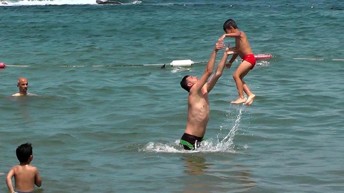 Deniz ve havuz sonrası kurulanmayan kulaklar tatili zehir edebilir!