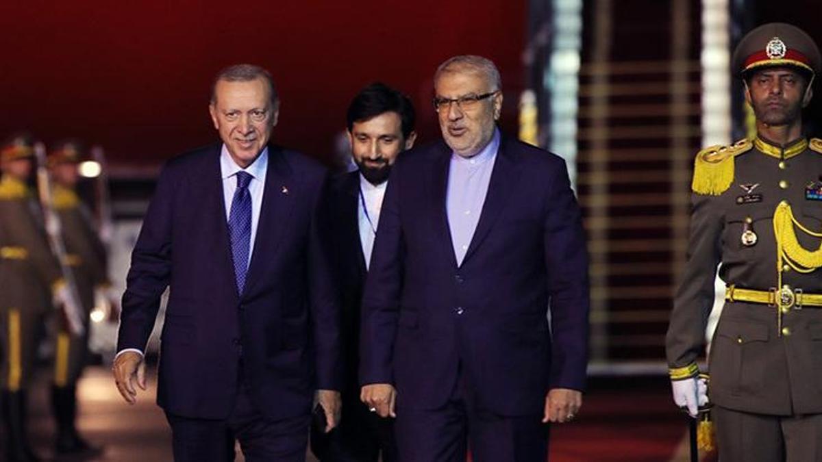 Cumhurbaşkanı Erdoğan İran'da! Ziyaretten ilk fotoğraflar geldi