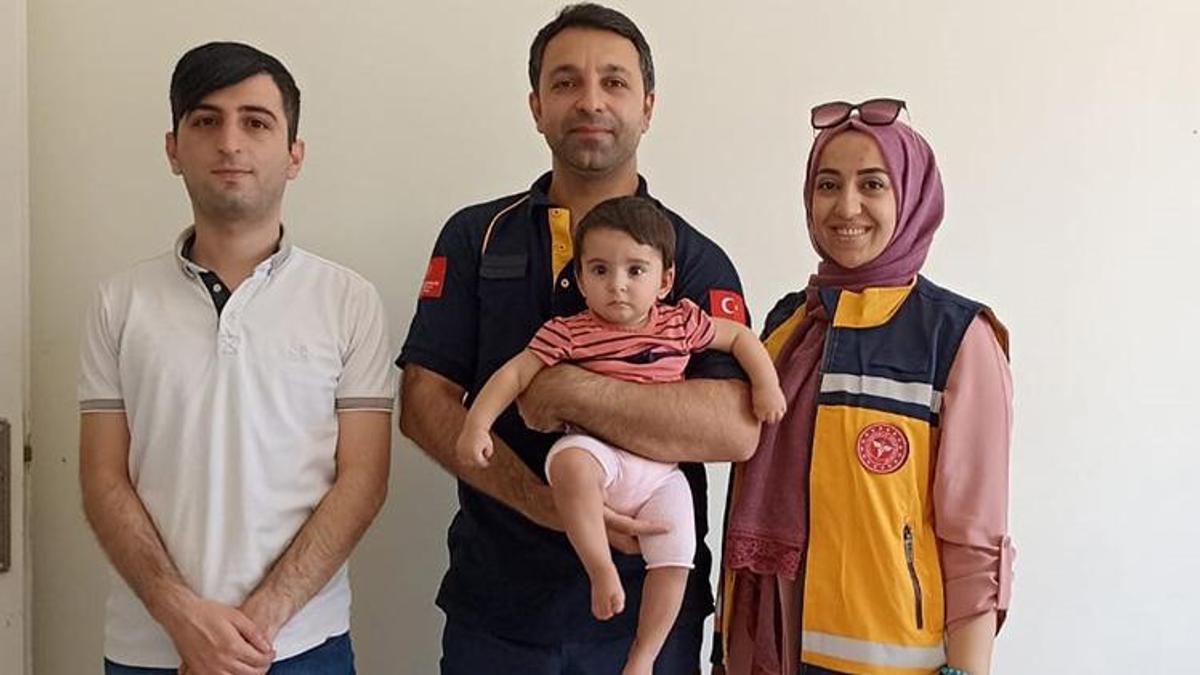 Komşu, boğazına cisim kaçan bebeği 112 görevlisinin talimatlarıyla kurtardı