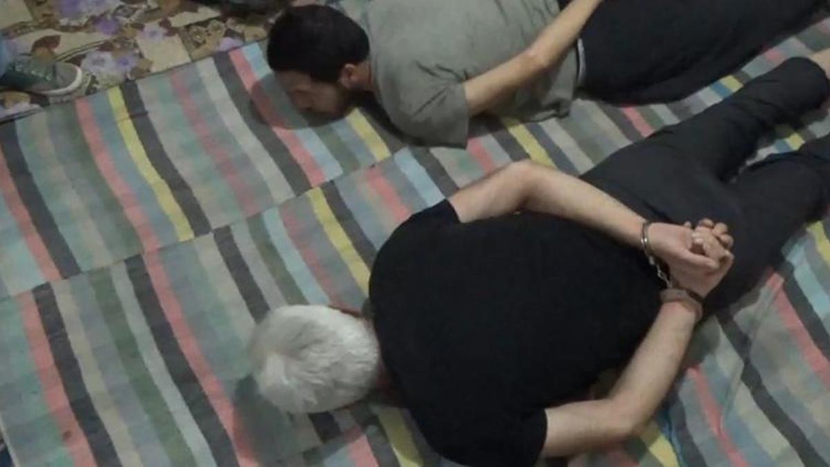 FETÖ hükümlüsü eski polisler, ‘gaybubet evi'nde yakalandı! Gülen’e ait kitaplar bulundu