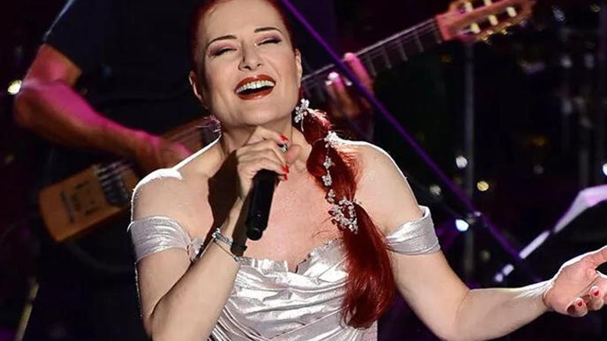 Bodrum'da Candan Erçetin'e sevgi seli!