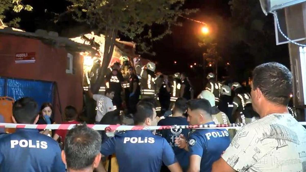 Kamyon gecekondunun üzerine uçtu: 4 yaralı