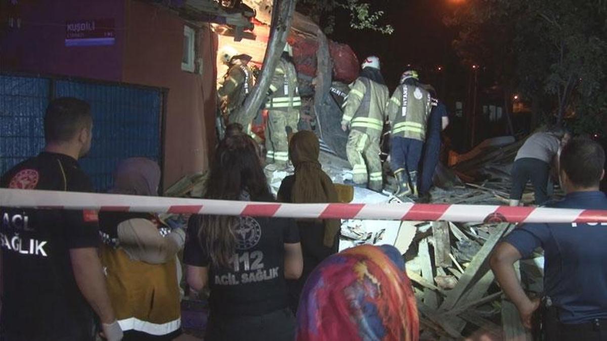 Sarıyer'de kamyon gecekondunun üzerine uçtu: 4 yaralı