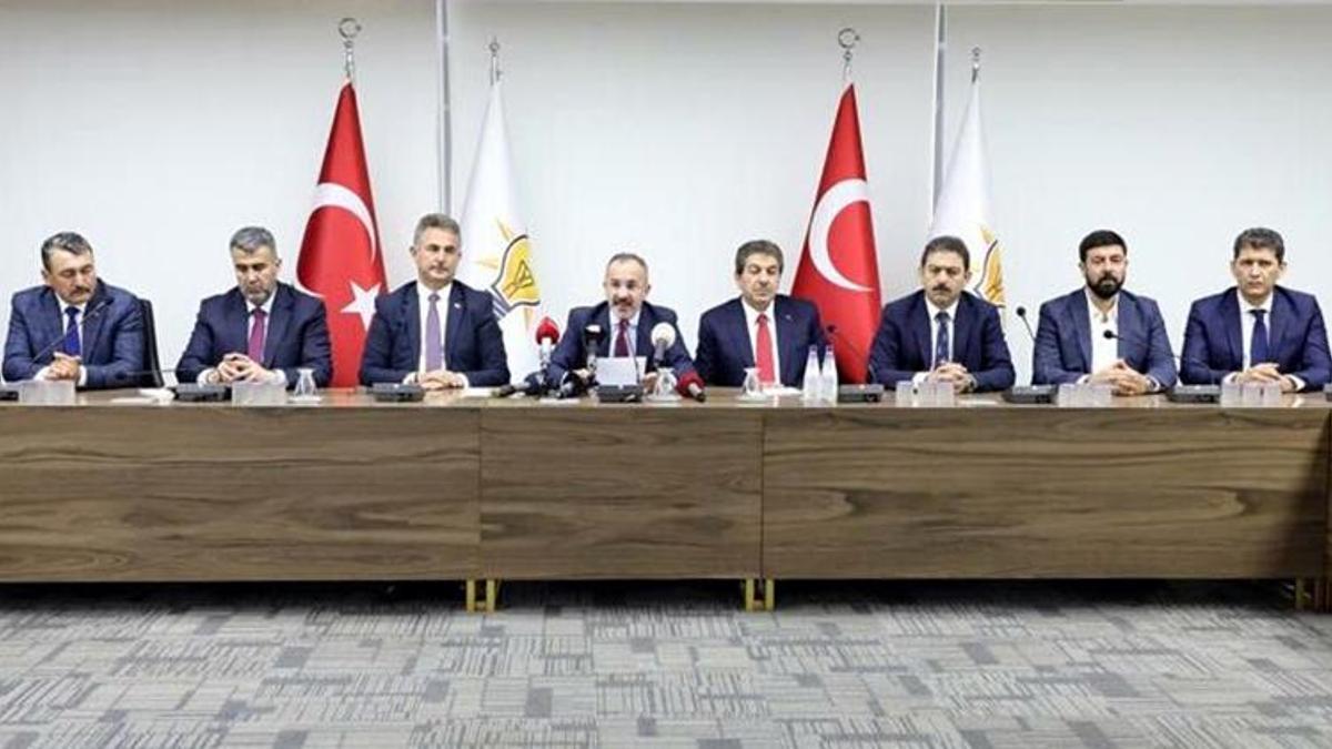 AK Parti'li 11 grup başkanvekili İzmir'de buluştu