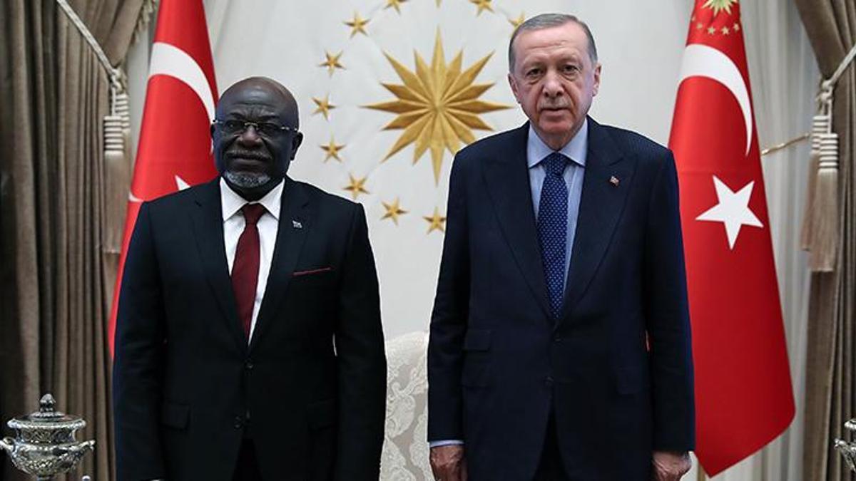 Kongo Demokratik Cumhuriyeti Büyükelçisi, Cumhurbaşkanı Erdoğan'a güven mektubu sundu