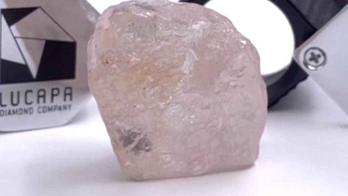 Pembe elmas bulundu! 170 karat büyüklüğünde, son 300 yılın...