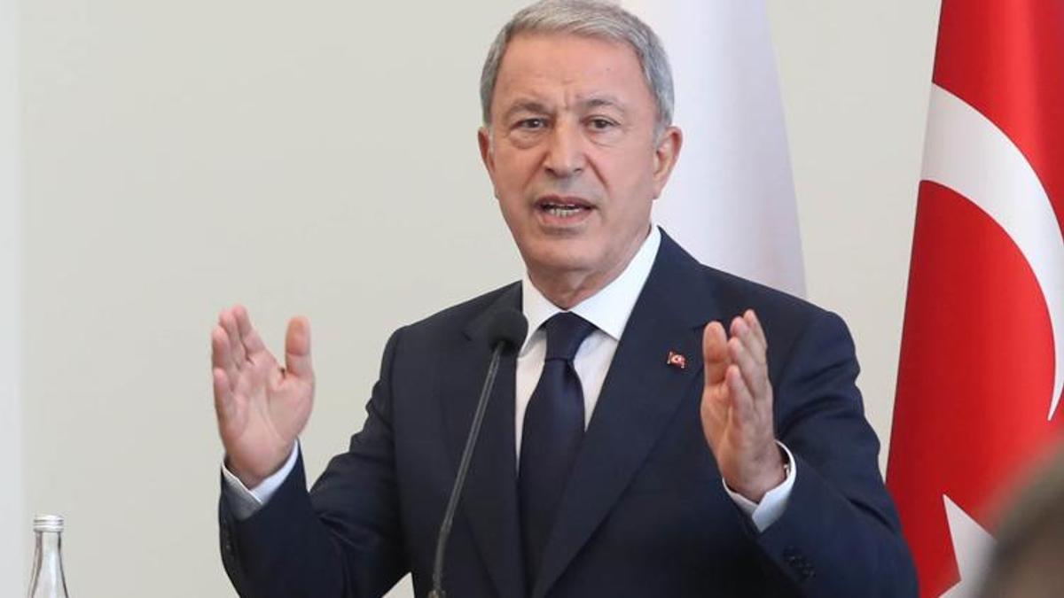 İstanbul tahıl sevkiyatının merkezi oldu! Bakan Akar'dan önemli açıklamalar