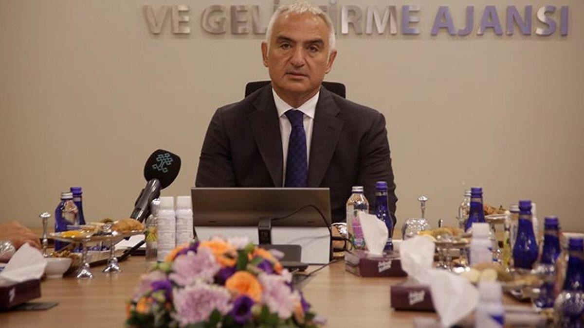 Bakan Ersoy: Bu sene turizm gelirinde Türkiye rekoru kırılacak