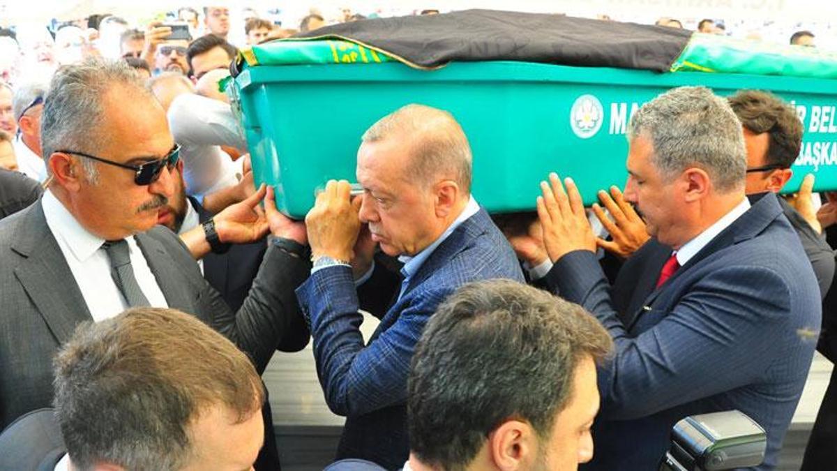 Cumhurbaşkanı Erdoğan, Akhisar'da Hakan Füzün'ün cenazesine katıldı