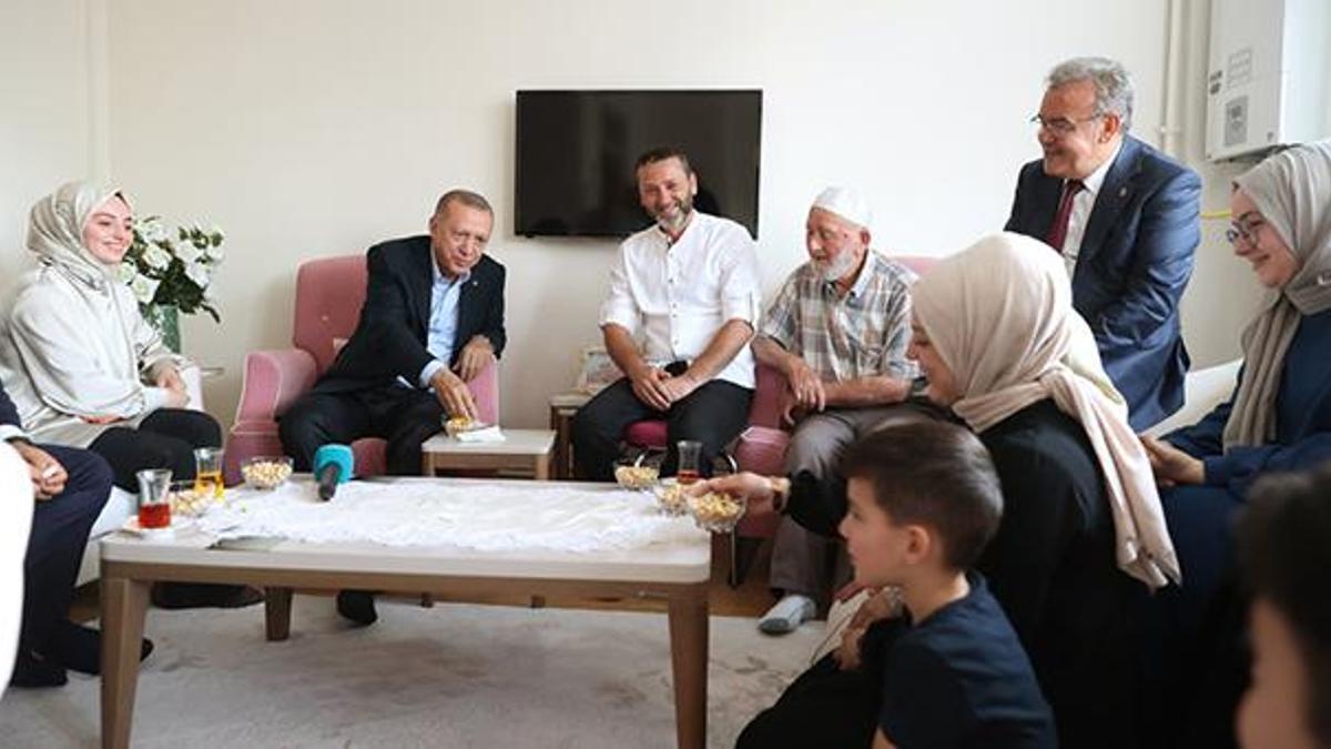 Cumhurbaşkanı Erdoğan'dan sürpriz ziyaret! Çay davetini geri çevirmedi