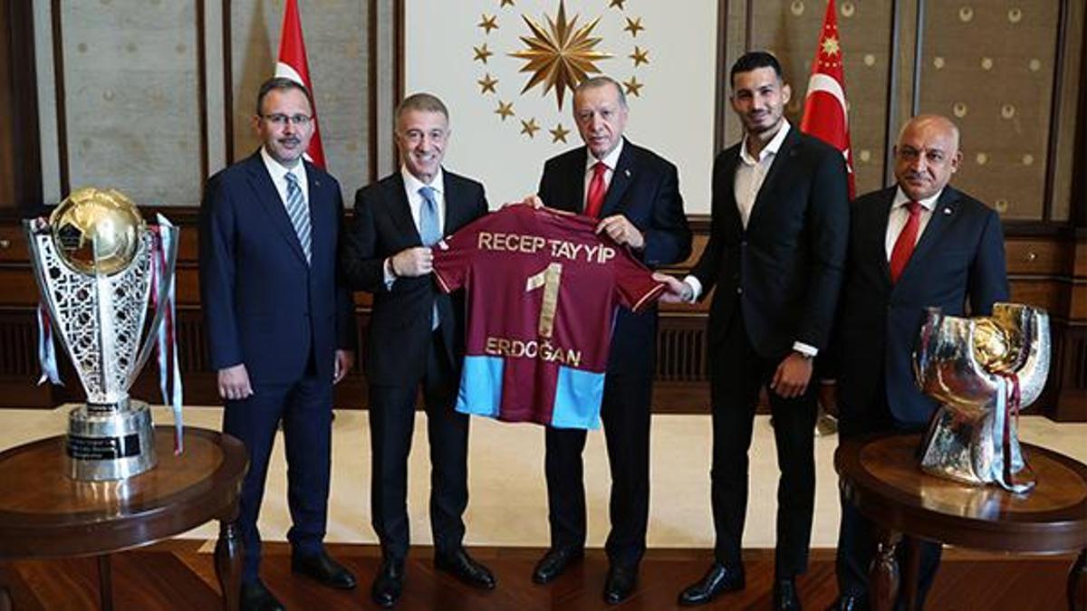 Cumhurbaşkanı Erdoğan, Trabzonspor'u kabul etti