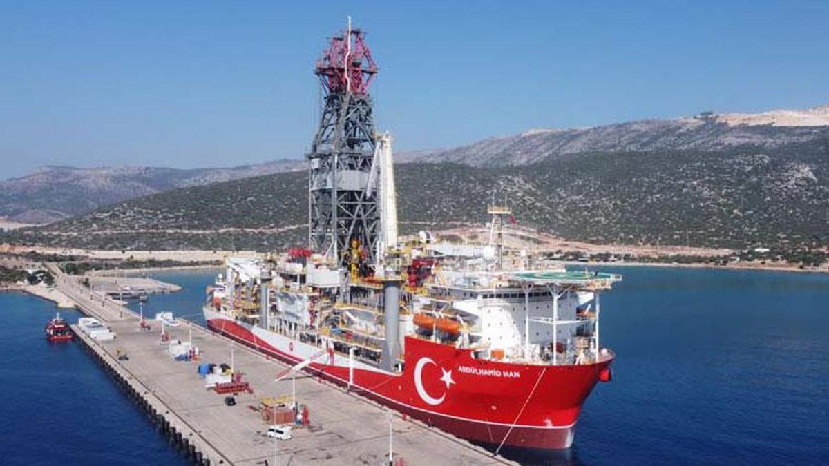 Yunanistan'a panik yaşatan Abdülhamid Han gemisi Taşucu Limanı'na geri geldi!