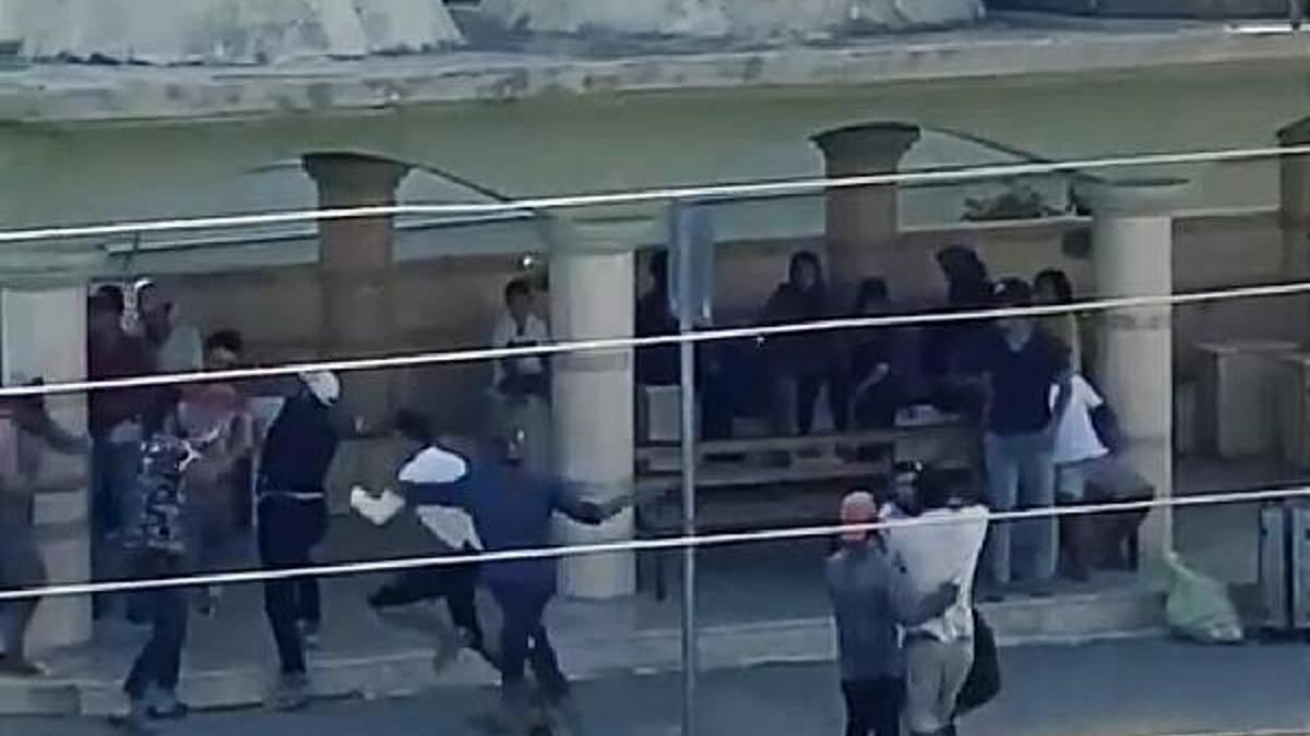 Suriyeliler arasında çıkan 'telefon alışverişi' kavgası kamerada; 6'sı sınır dışı edildi