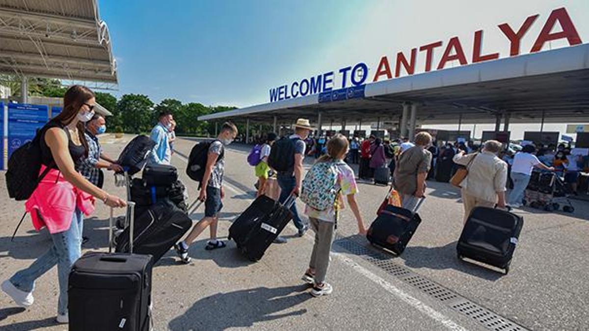 Bilet fiyatları 10 kattan fazla arttı! Türkiye'ye akın ettiler