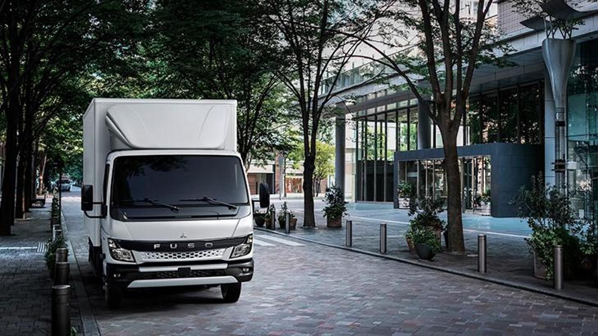 Yenilenen Fuso Canter Türkiye’de satışa çıkıyor