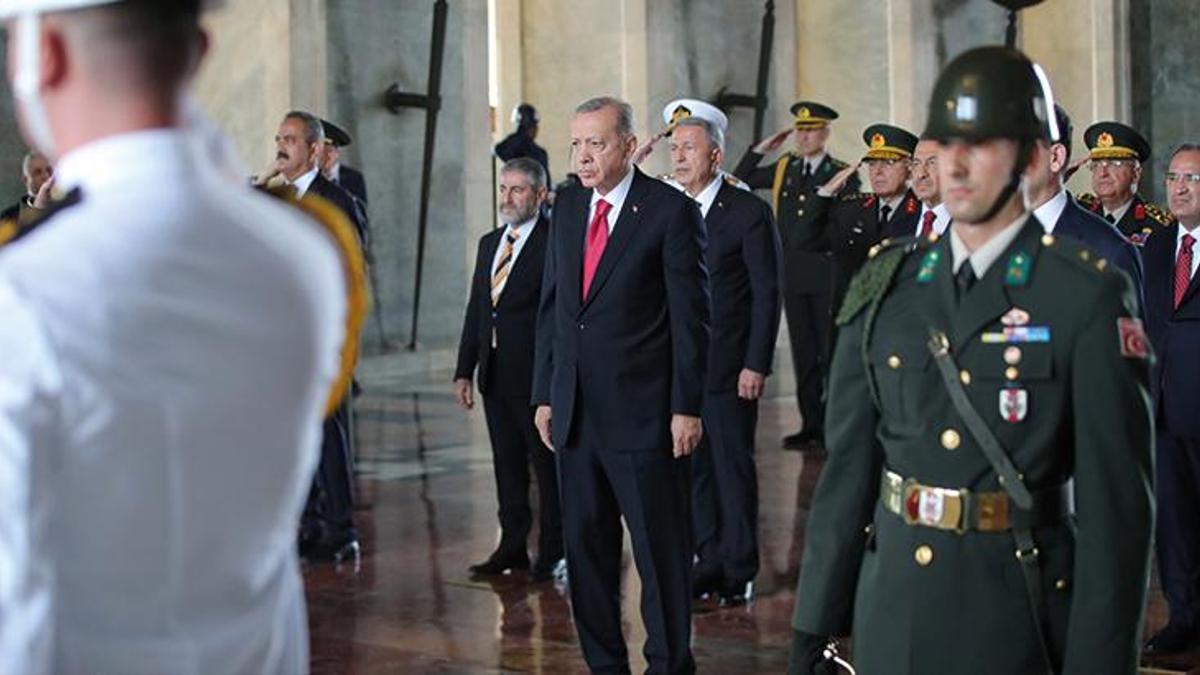 Cumhurbaşkanı Erdoğan ve YAŞ üyeleri Anıtkabir'de