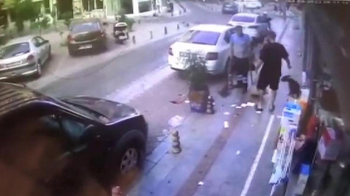 Köpeğine toz geldiği gerekçesiyle temizlik görevlisini dövdü!