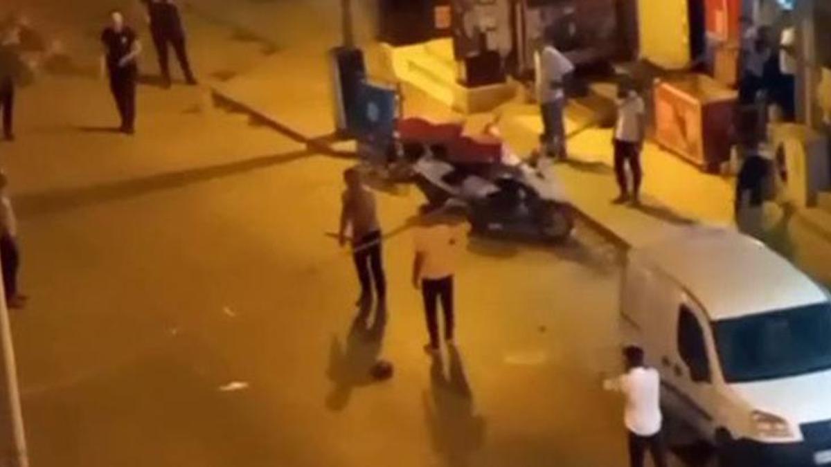Esenyurt’ta dehşet dolu anlar: Döner bıçağıyla ortalığı birbirine kattı
