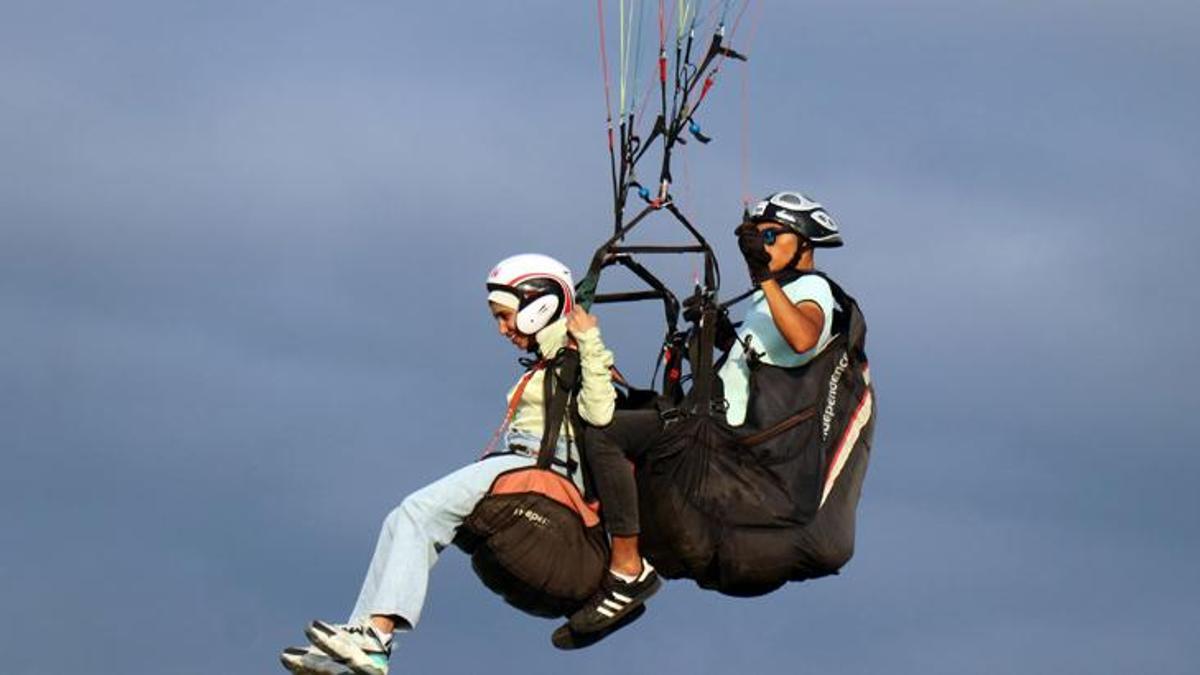 Turistler akın ediyor, adrenalin tutkunlarının gözdesi haline geldi! Yamaç paraşütü...