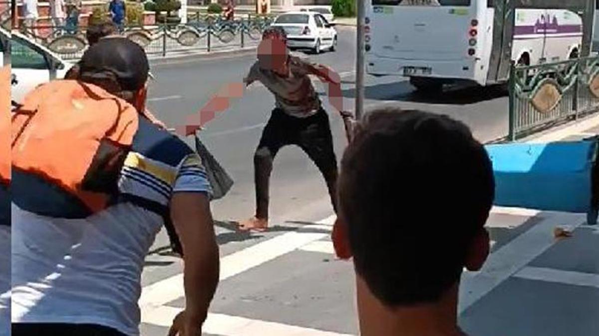 Çevredekileri korkuttu, dövülüp, polise teslim edildi