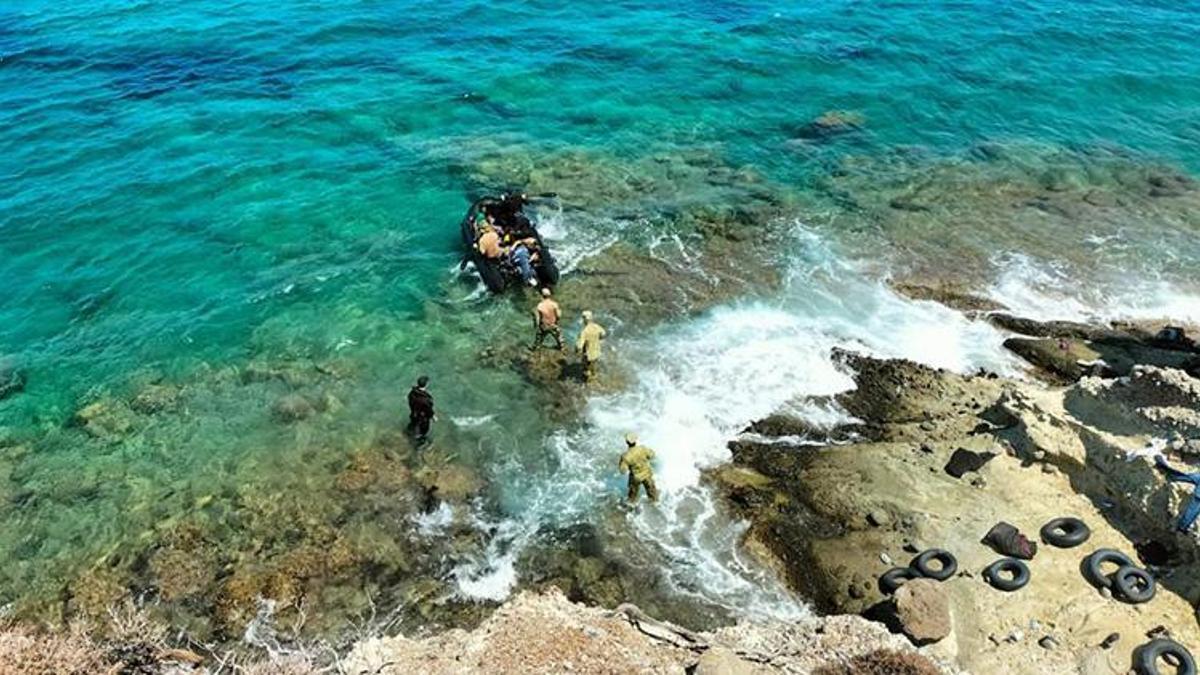 MSB: Kıyıya vuran bottan 47 göçmen kurtarıldı