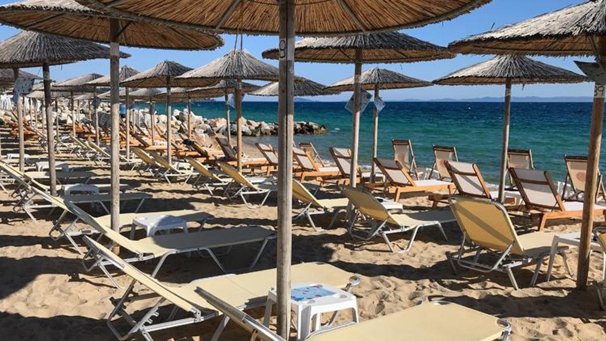 Plajda dehşet veren olay! Güneşlenen kadının göğsüne şemsiye saplandı, hayatını kaybetti