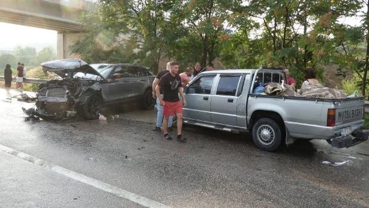 Bursa'da 15 aracın karıştığı kazada; 10 yaralı