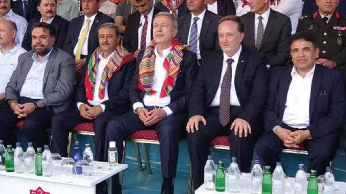 Bakan Akar, Kurtdereli güreşlerinin final gününe katıldı