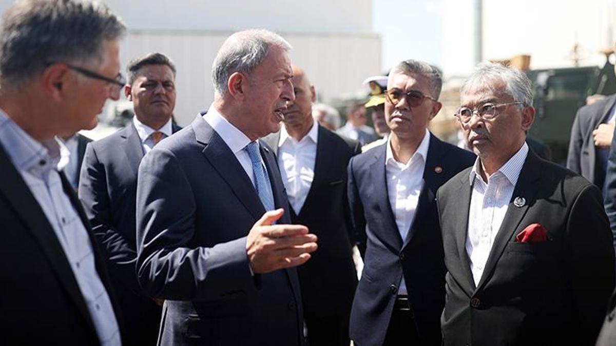 Bakan Akar ve Malezya Kralı Şah'tan savunma sanayisi şirketine ziyaret